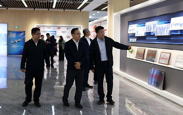 中國(guó)鋼研黨委副書(shū)記、總經(jīng)理高宏斌一行 到航產(chǎn)集團(tuán)調(diào)研